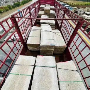 铁岭 黄金麻花岗岩荔枝面，光面毛板装车完成