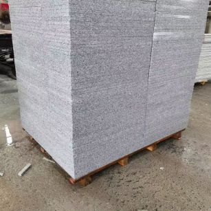 铁岭 芝麻白火烧面1.8厚300*600地铺石，尺寸标准，厚薄均匀