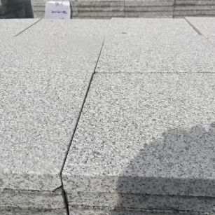 铁岭 白麻花岗岩石材推荐 荔枝面地铺石