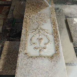 铁岭 黄金麻花岗岩异形加工雕刻栏杆大柱