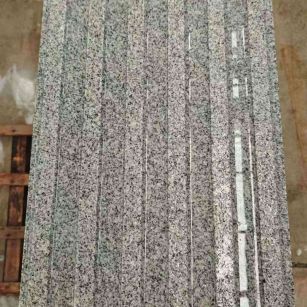 铁岭 芝麻白花岗岩荔枝面雕刻盲道，盲条