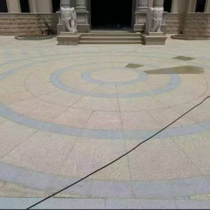 铁岭 黄金麻芝麻灰花岗岩石材地铺拼接效果