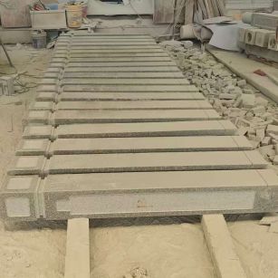 铁岭 芝麻白异形加工雕刻-栏杆大柱，方柱