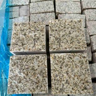 铁岭 黄金麻花岗岩自然面小方块，弹石，马蹄石等