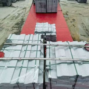 铁岭 芝麻白仿形加直形路沿石出货日常