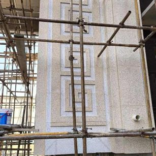 铁岭 黄金麻花岗岩别墅外墙干挂回纹造型效果