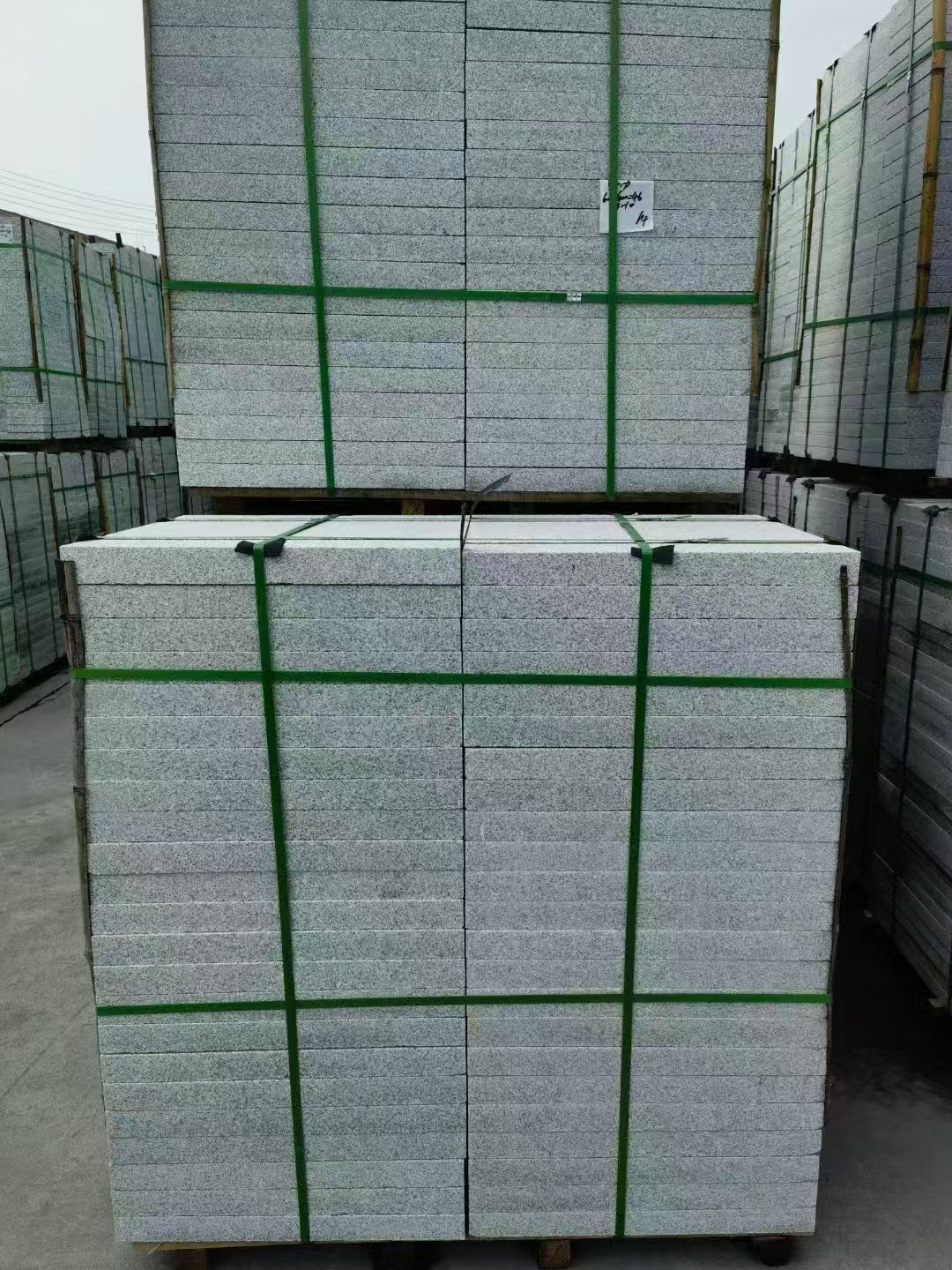 铁岭 芝麻白火烧，园林广场市政工程地铺石，1.8~5.0厚均有现货