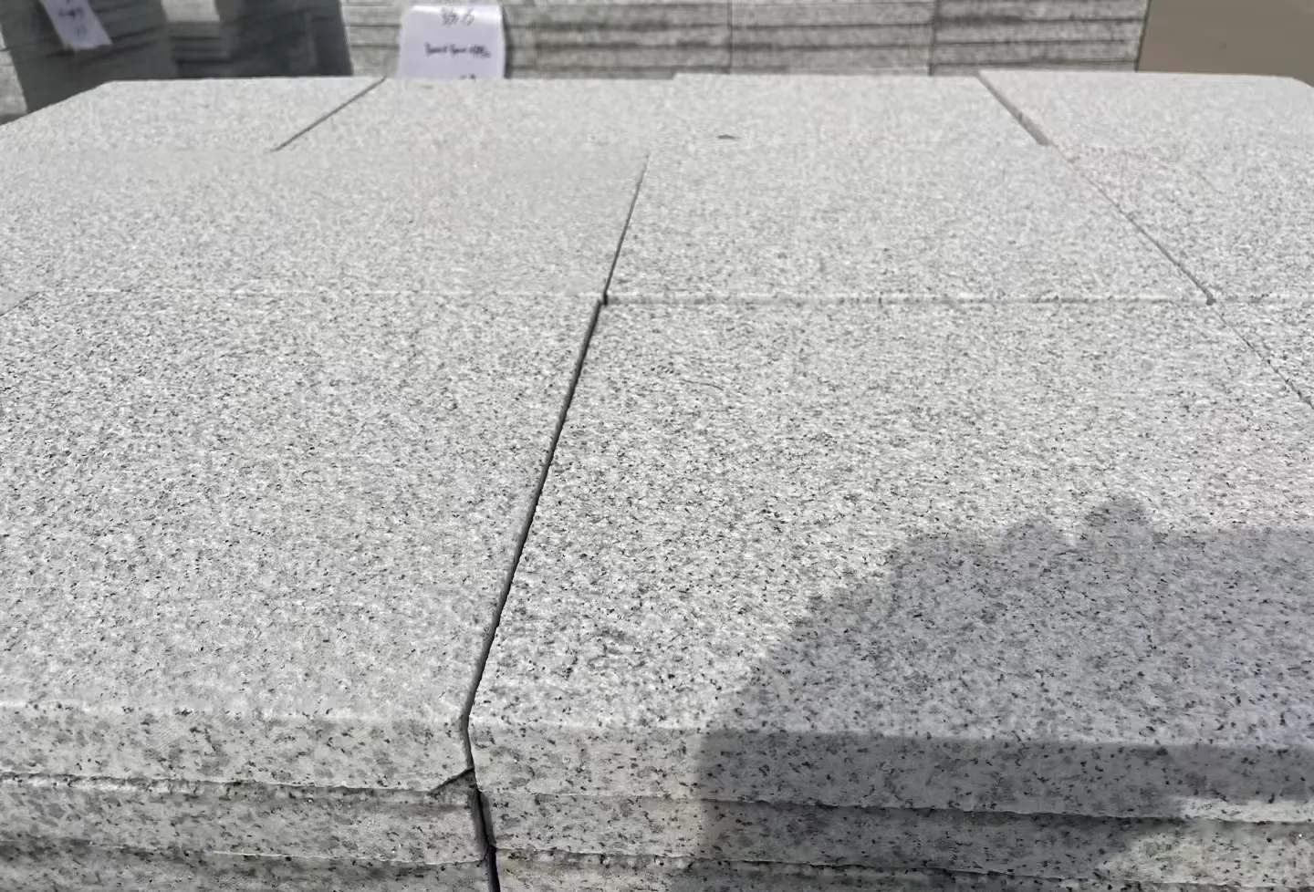 铁岭 白麻花岗岩石材推荐 荔枝面地铺石