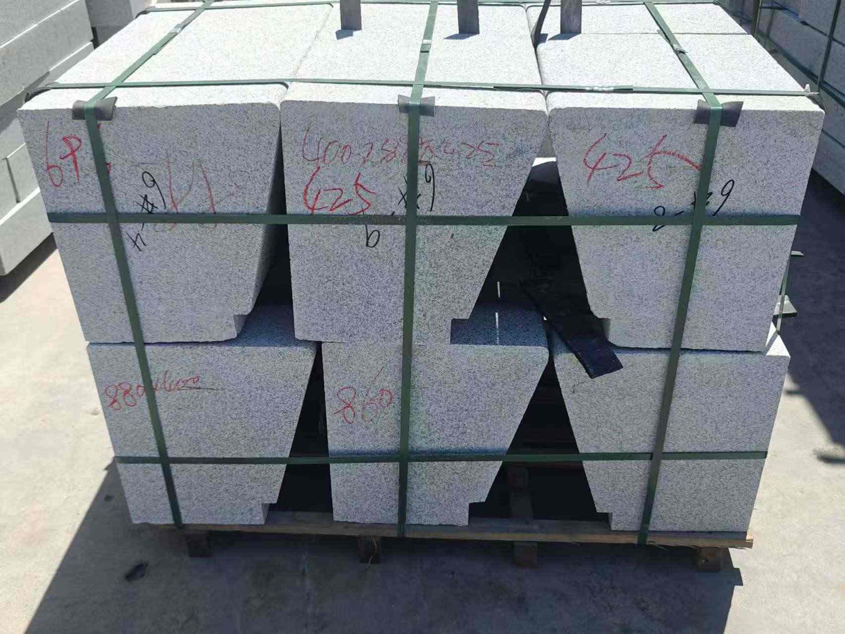 铁岭 芝麻白异形坐凳，石凳