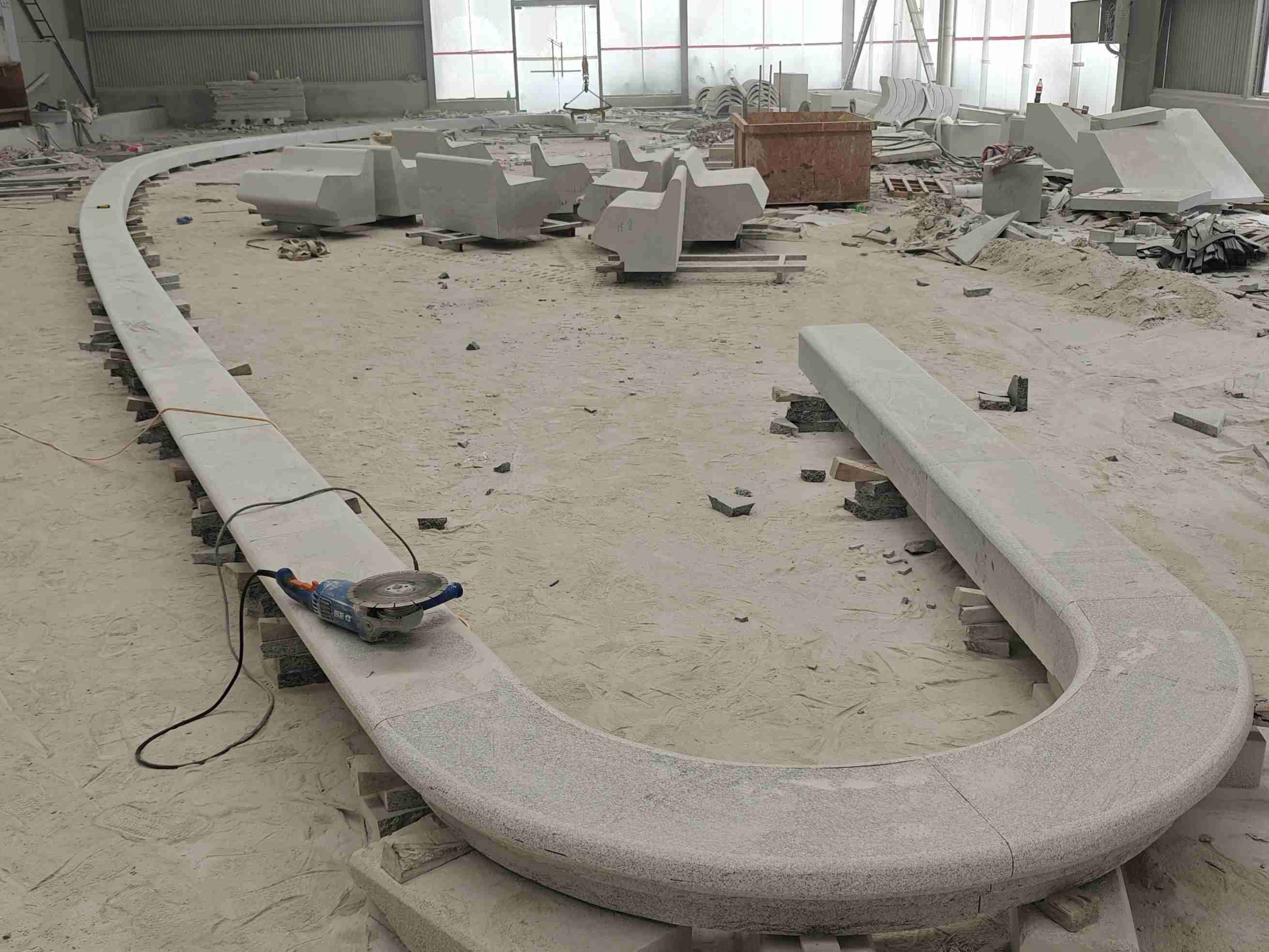 铁岭 芝麻白花岗岩弧形花坛石，坐凳石