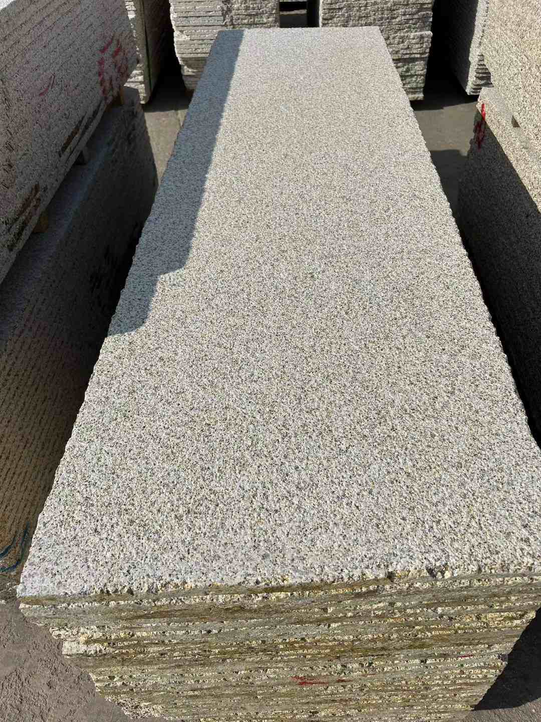 铁岭 黄金麻花岗岩荔枝面毛板，半成品