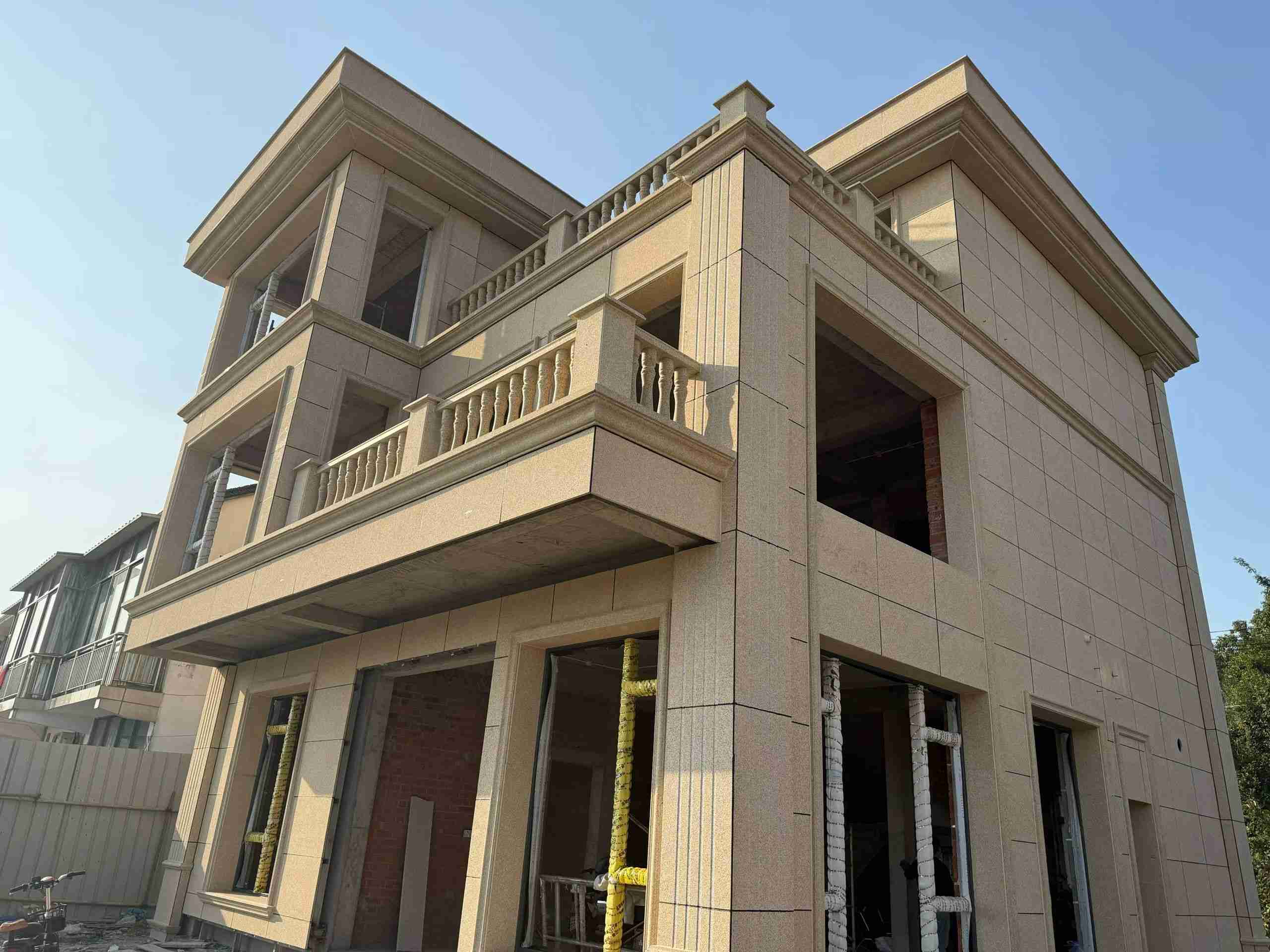 铁岭 黄金麻花岗岩石材荔枝面外墙干挂效果展示