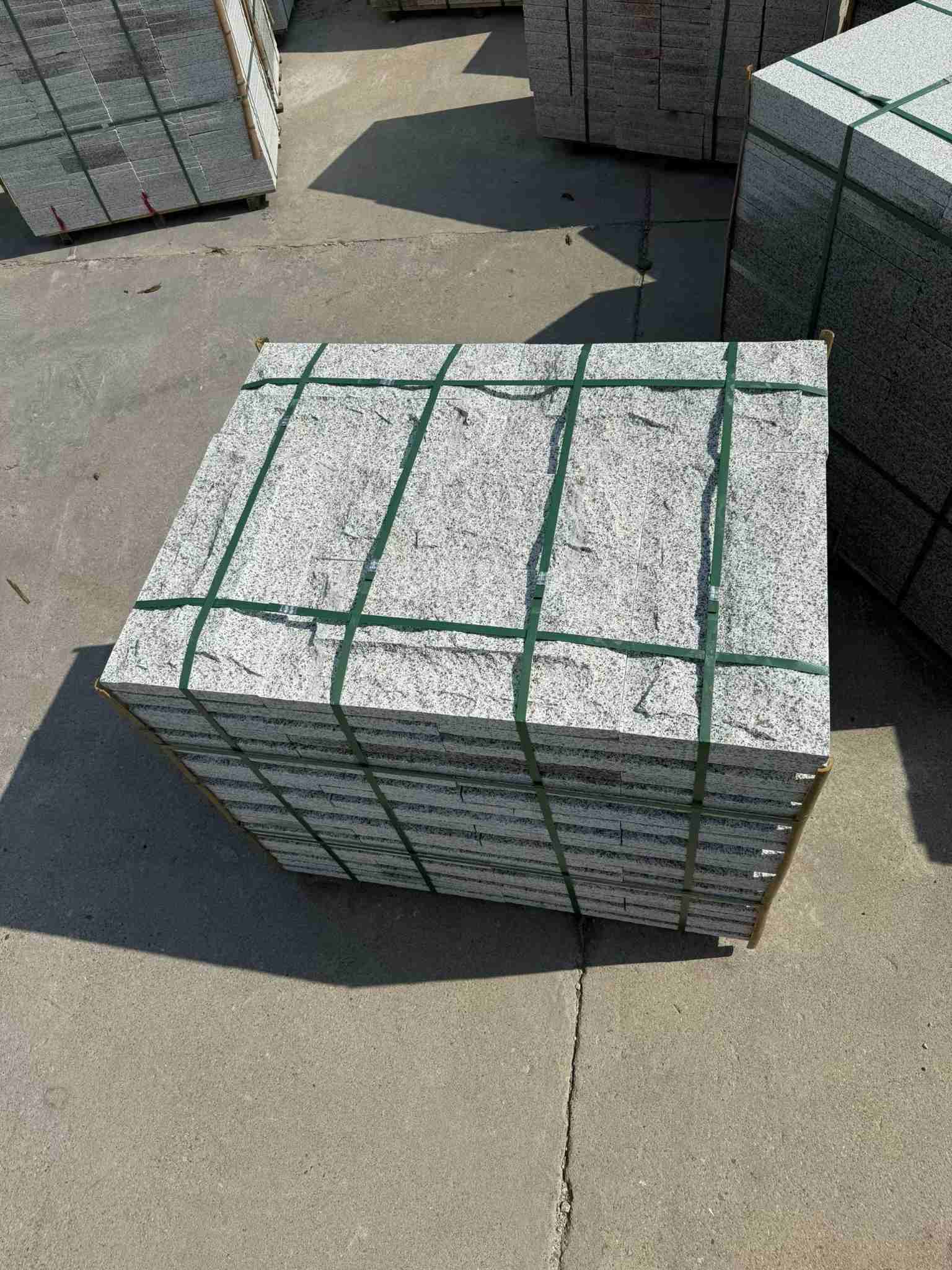 铁岭 白麻花岗岩石材自然面蘑菇石成品