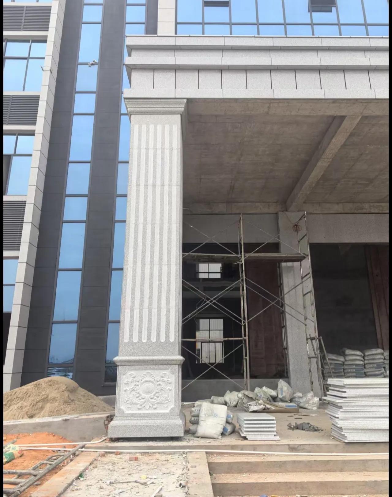 铁岭 芝麻白光面花岗岩门楼大柱（罗马柱）配雕花底座