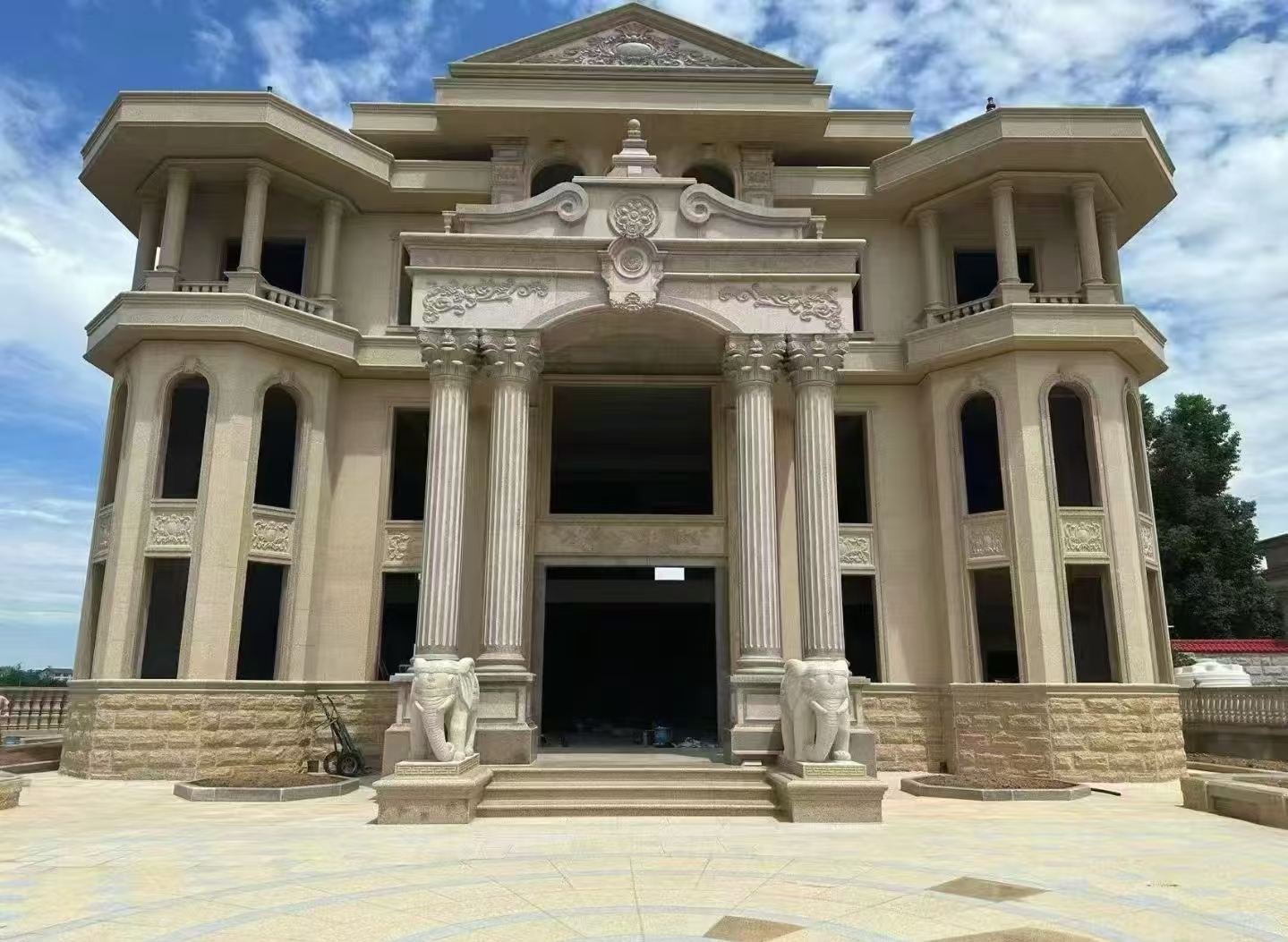 铁岭 黄金麻别墅外墙干挂，大柱，大象，蘑菇石，雕花板