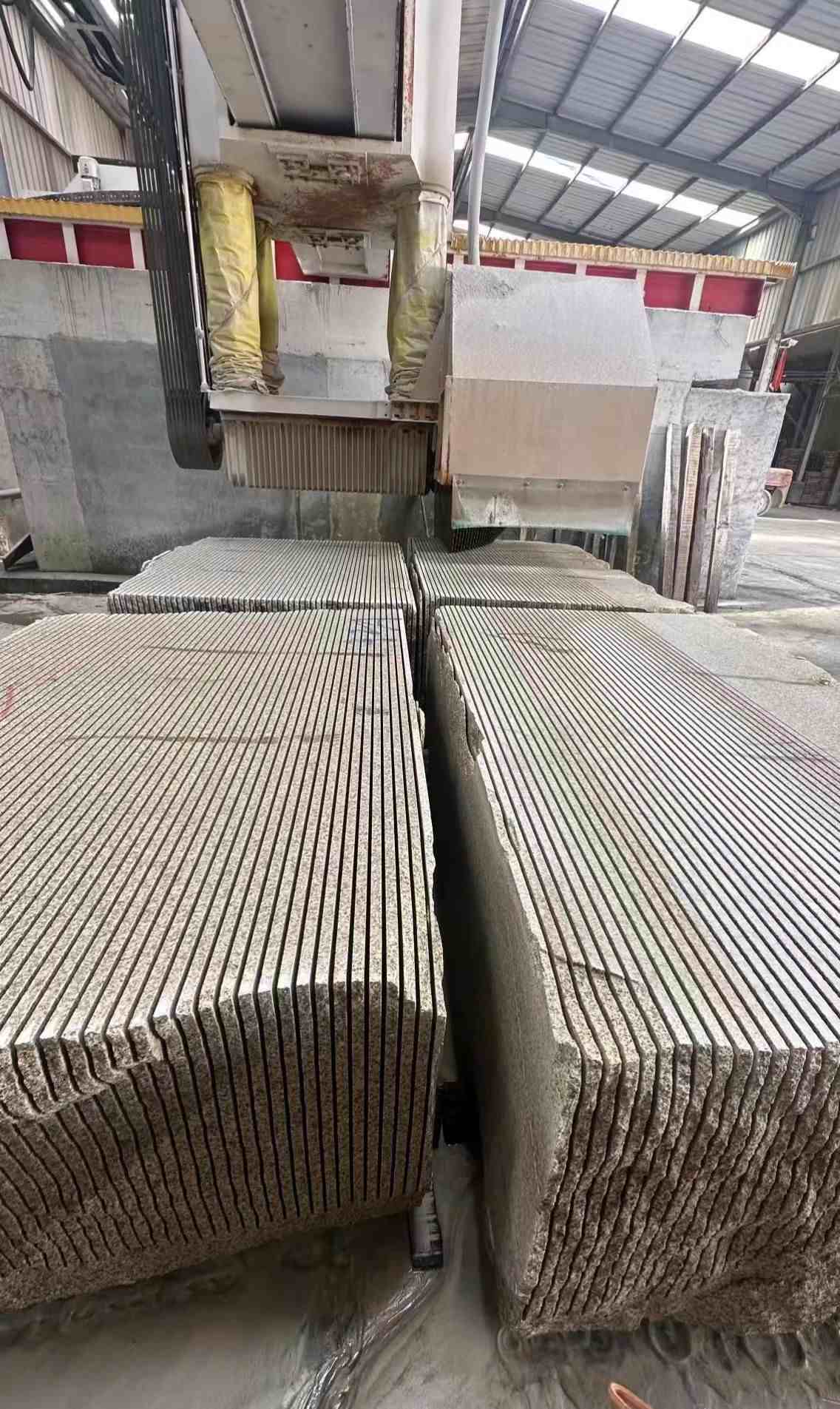 铁岭 车间生产日常，黄金麻白麻花岗岩