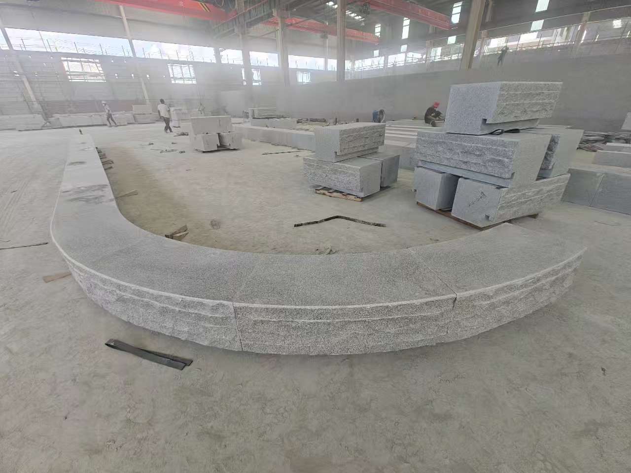 铁岭 芝麻白异形坐凳，自然面光面弧形加工