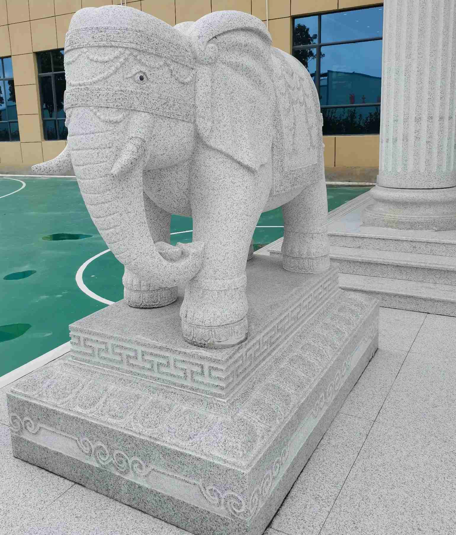 铁岭 白麻花岗岩动物异形石雕-大象