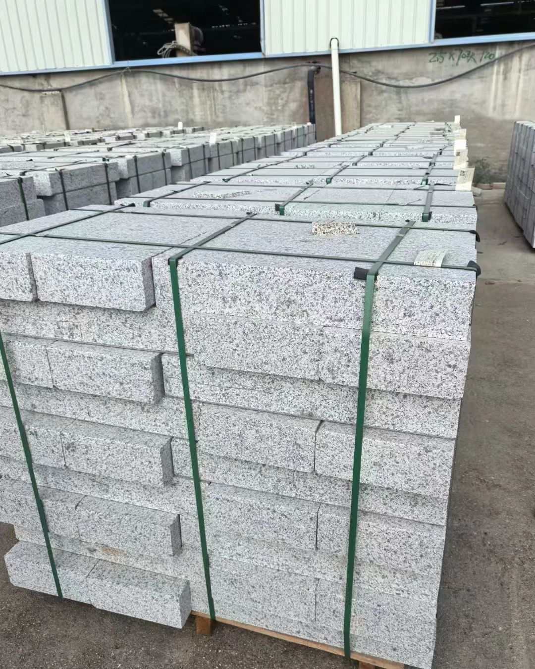 铁岭 白麻花岗岩路沿石，弧形路沿石，道牙石，马路牙子，界石，路缘石，平沿石，直岩石，平缘石等