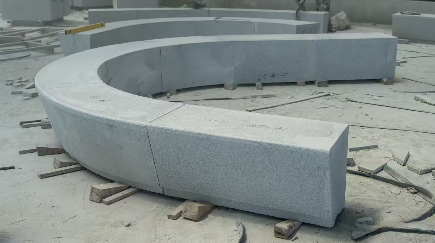 铁岭 芝麻白花岗岩光面弧形坐凳