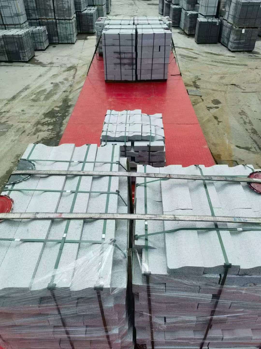 铁岭 芝麻白仿形加直形路沿石出货日常