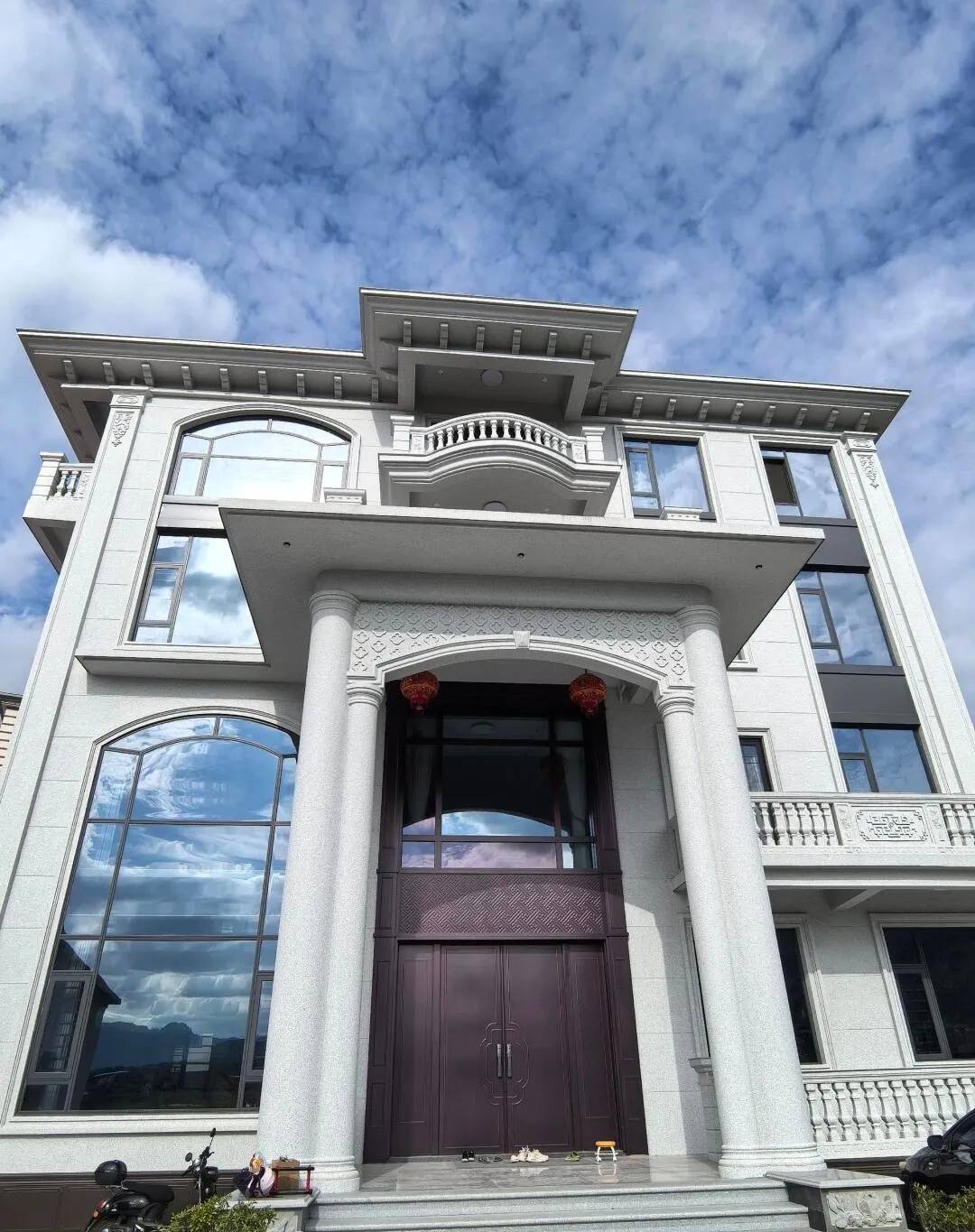 铁岭白麻别墅外墙干挂石材效果示例