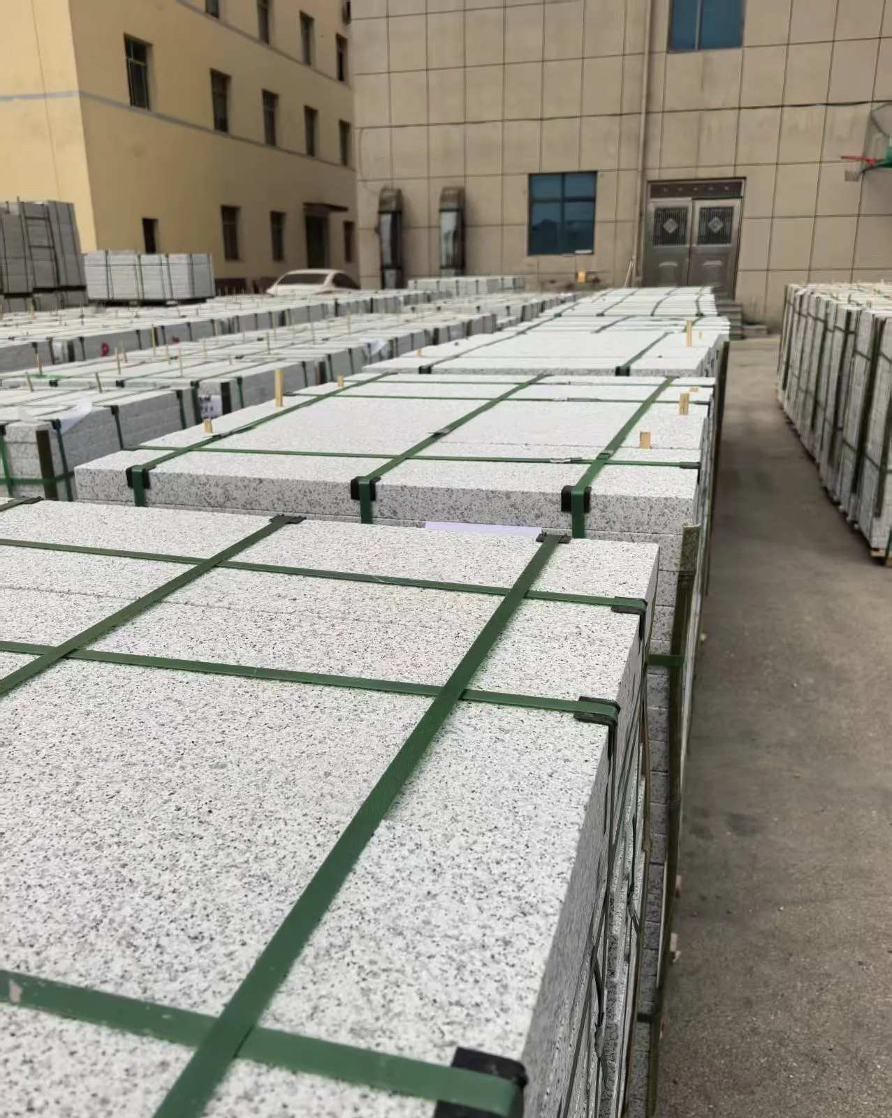 铁岭 白麻花岗岩5.0公分荔枝面地铺石