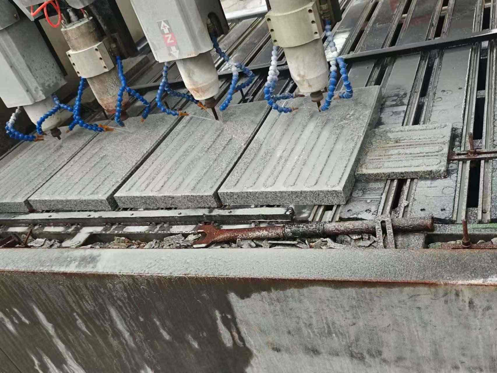 铁岭 芝麻白花岗岩荔枝面盲道雕刻