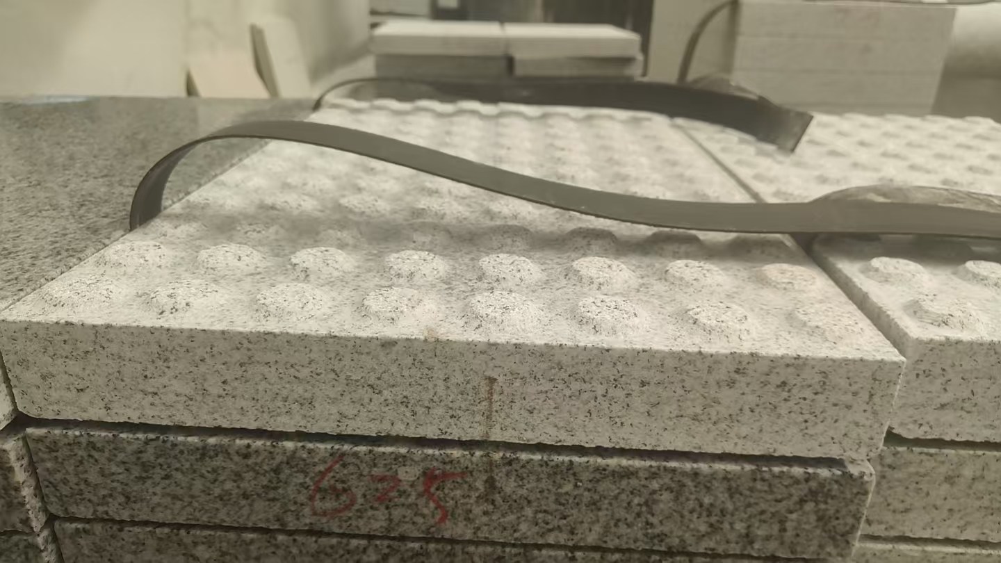 铁岭 芝麻白花岗岩6.0公分荔枝面五轴加工雕刻盲点