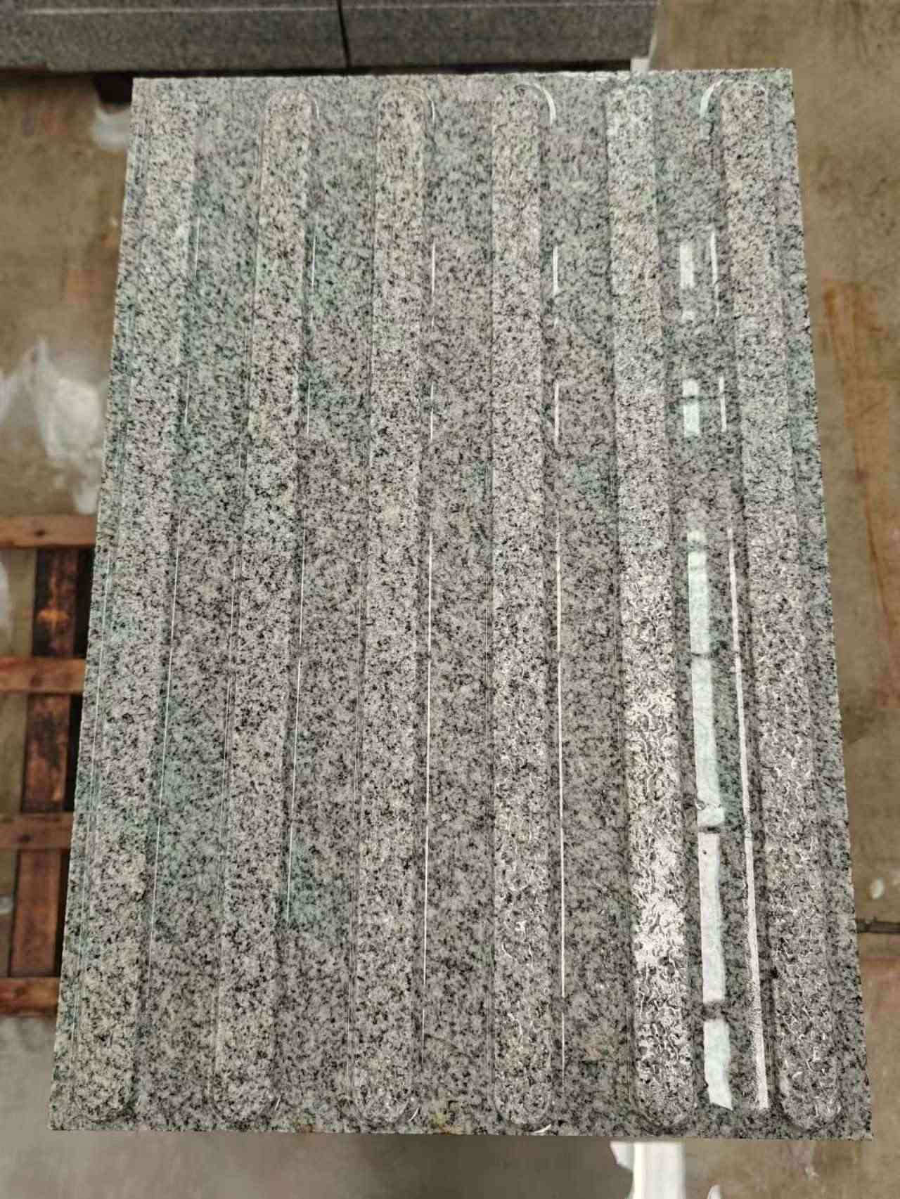 铁岭 芝麻白花岗岩荔枝面雕刻盲道，盲条