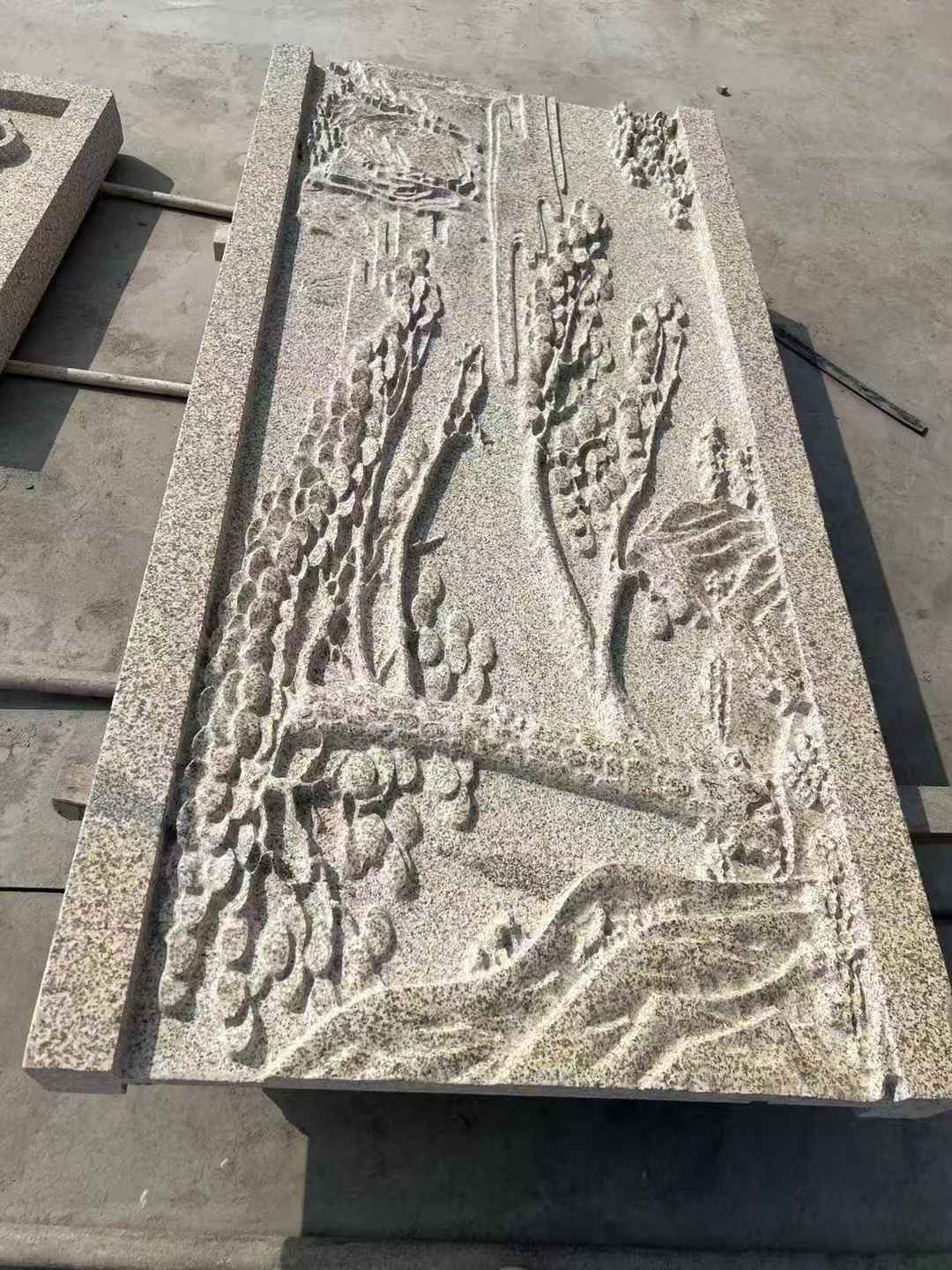 铁岭 黄金麻雕刻板浮雕迎客松