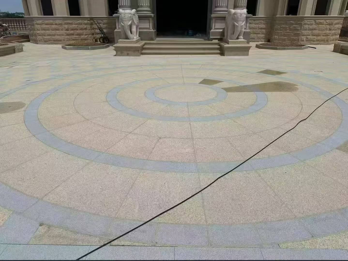 铁岭 黄金麻芝麻灰花岗岩石材地铺拼接效果