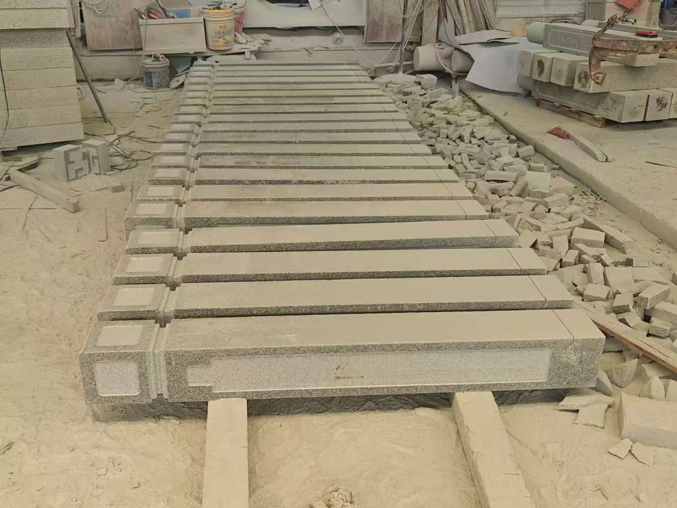 铁岭 芝麻白异形加工雕刻-栏杆大柱，方柱